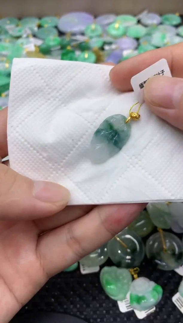 颈饰未镶嵌翡翠天然缅甸翡翠A货