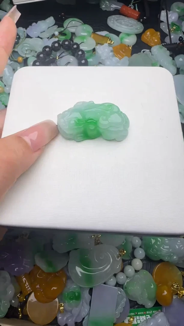 翡翠未镶嵌颈饰天然缅甸翡翠吊坠