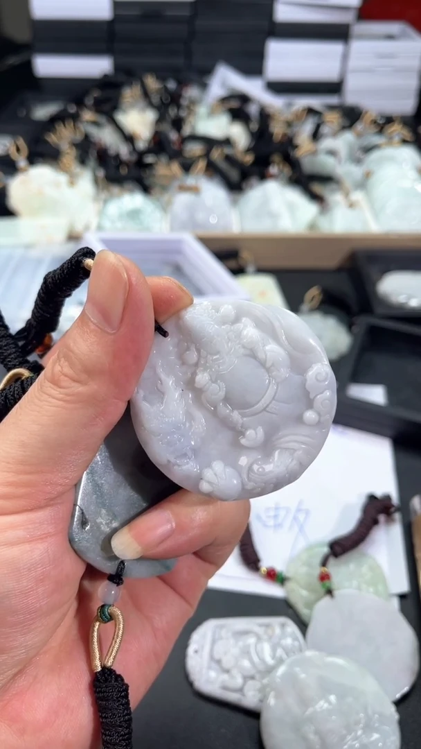 翡翠未镶嵌颈饰雪**化7/27 115