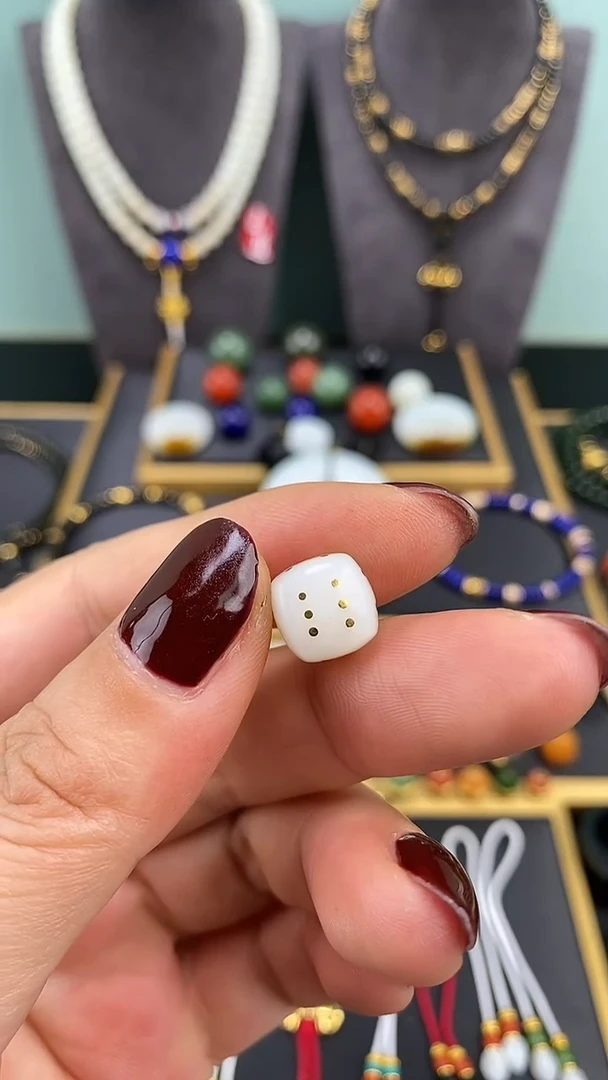 【闪购商品】和田玉-未镶嵌10mm＋白玉吉祥天母