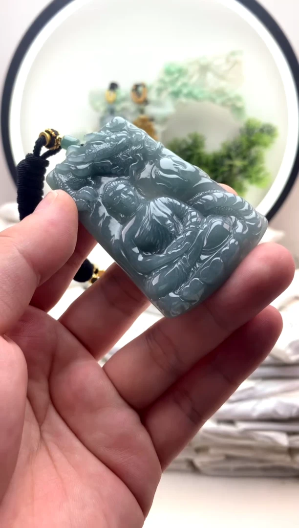 颈饰未镶嵌翡翠大日如来