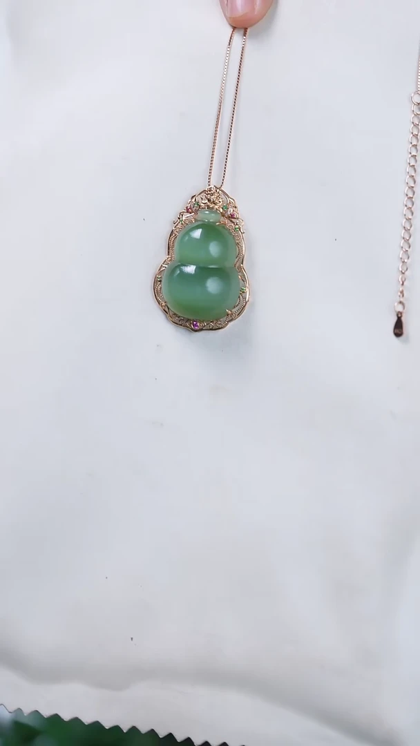 和田玉（糖玉）18K金镶嵌吊坠(赠链)18k金葫芦吊坠