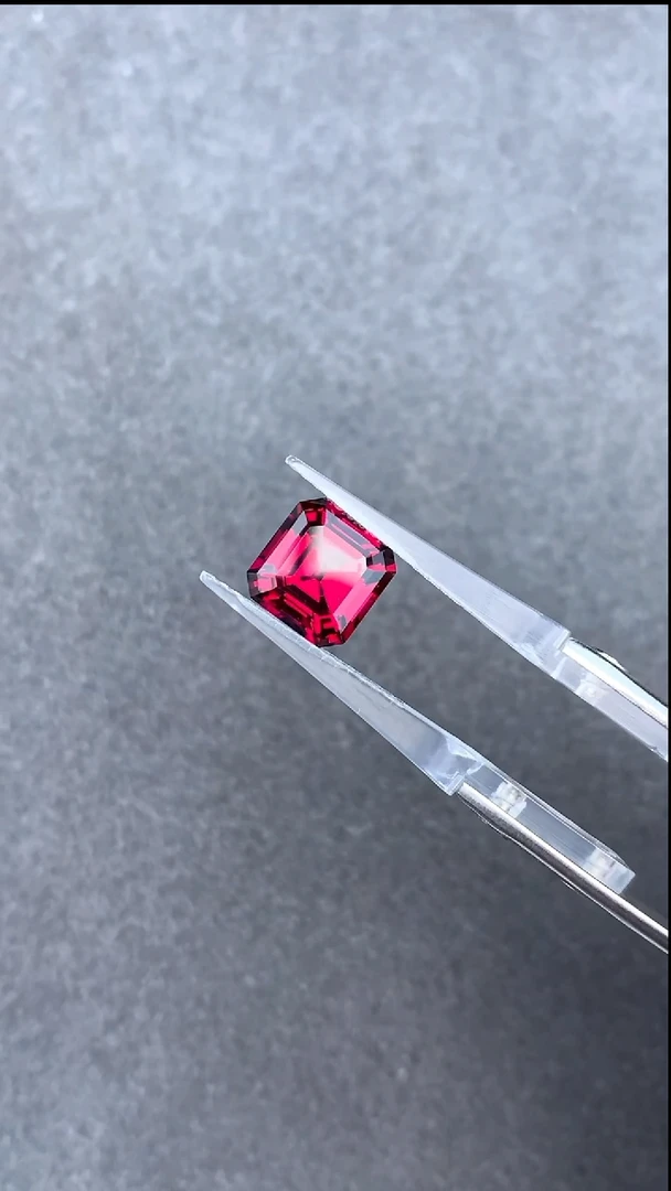 【闪购商品】石榴石裸石未镶嵌4.77克拉