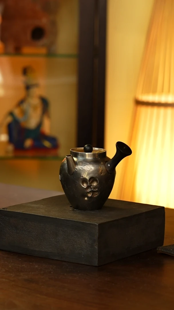 時****言陨石坑银壶...