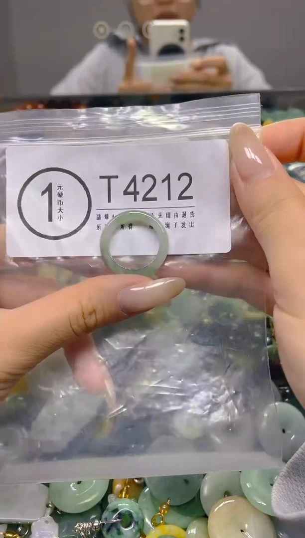 颈饰未镶嵌翡翠18.2MM/ T /翡翠A货，一件也是批发价