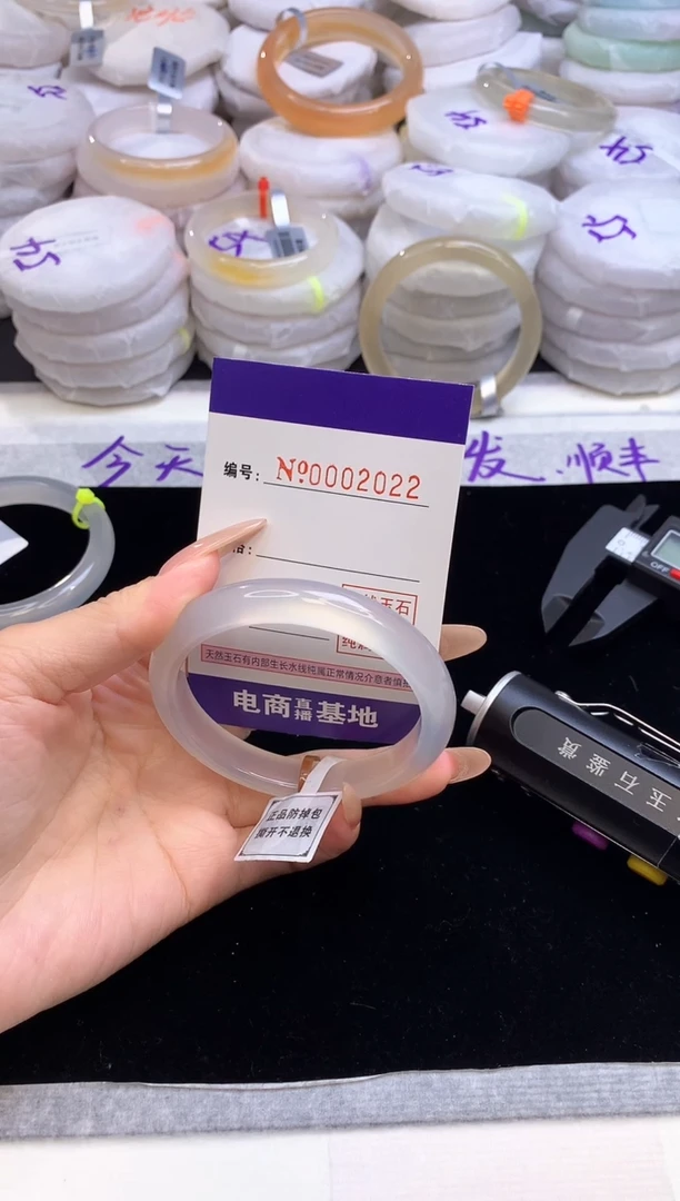 【闪购商品】玛瑙/玉髓手镯未镶嵌圈口5657.2022