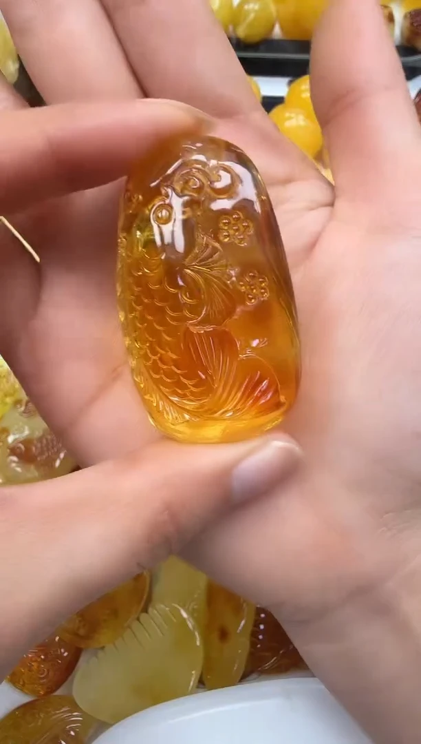 裸石琥珀未镶嵌如图