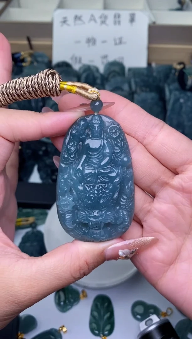 颈饰未镶嵌翡翠