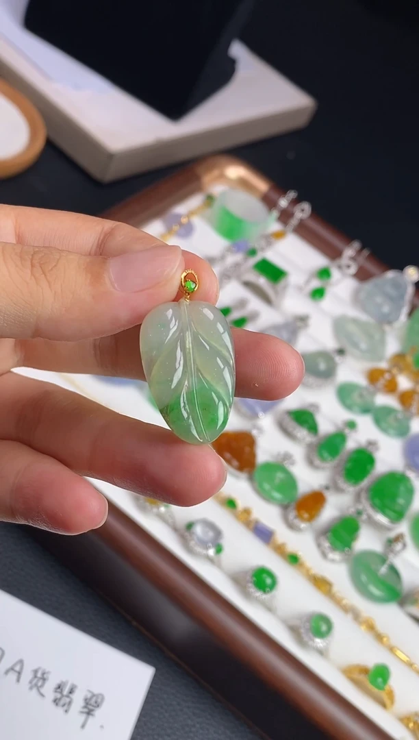 翡翠未镶嵌吊坠(不含链)1