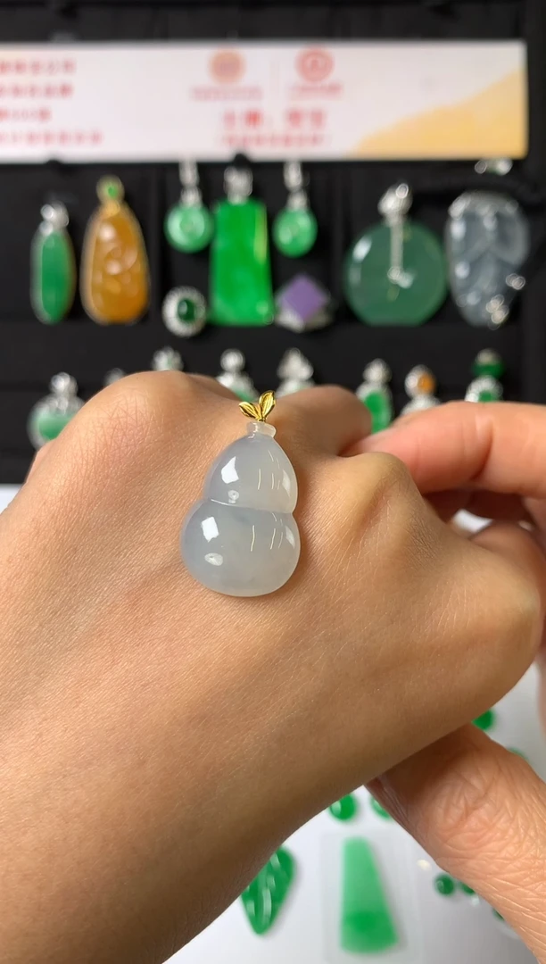 吊坠(赠链)18K金镶嵌翡翠吊坠