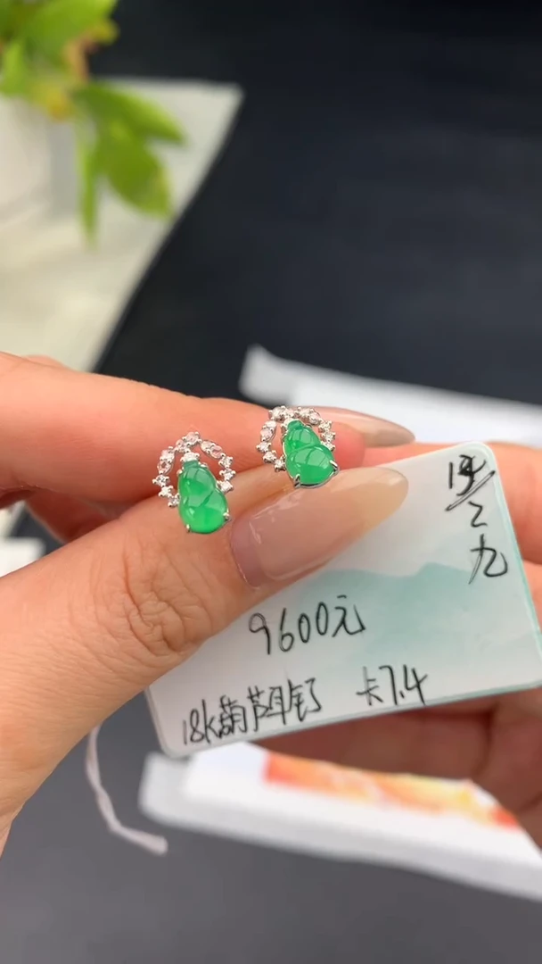 【闪购商品】翡翠耳饰未镶嵌 #情人节#送礼，下单联系客服核对地址~
