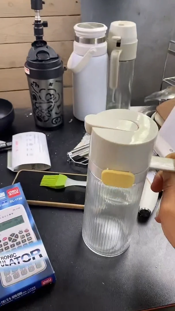食品级塑料1只能倒的大油壶一个