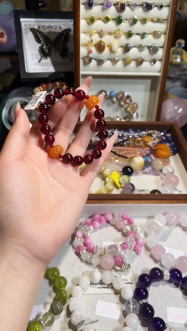 手链血珀未镶嵌多样性发其一，颜色微差