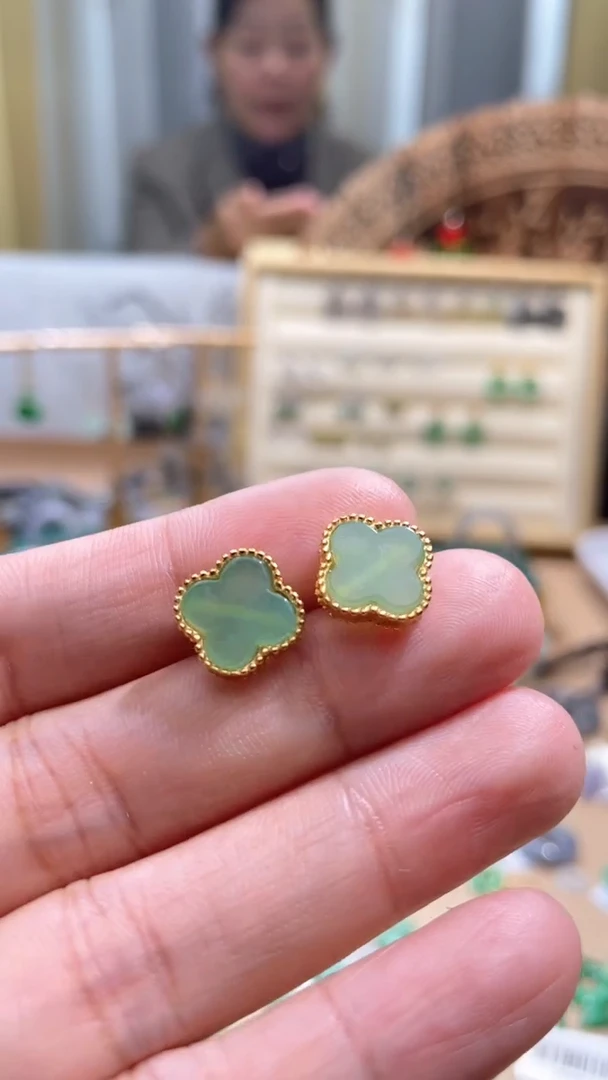 【闪购商品】翡翠颈饰未镶嵌花一对