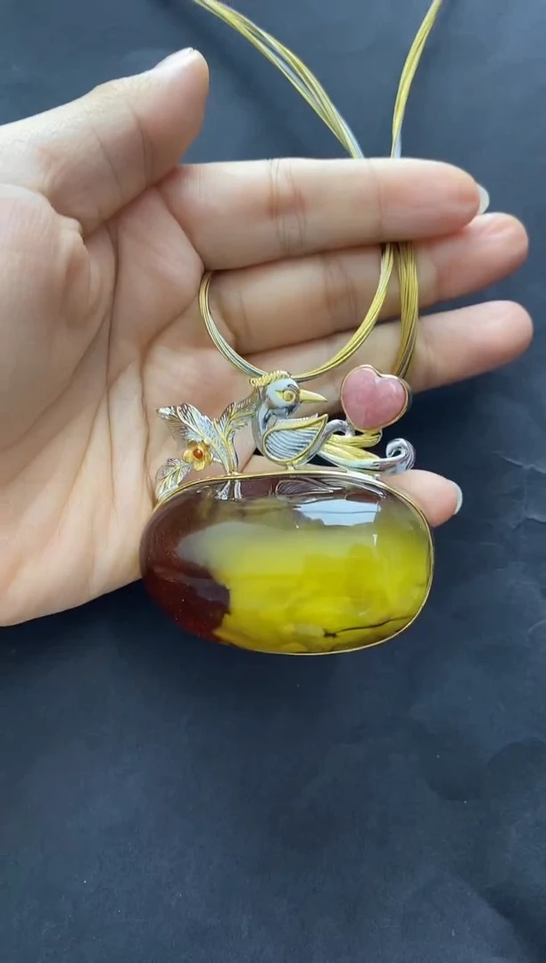 裸石琥珀未镶嵌吊坠