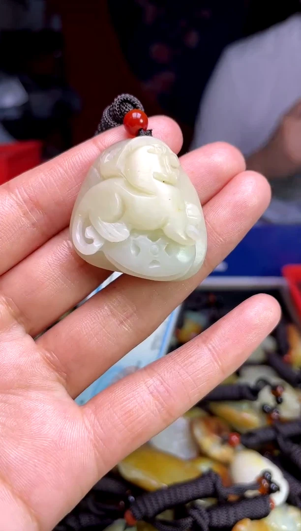 和田玉未镶嵌颈饰1