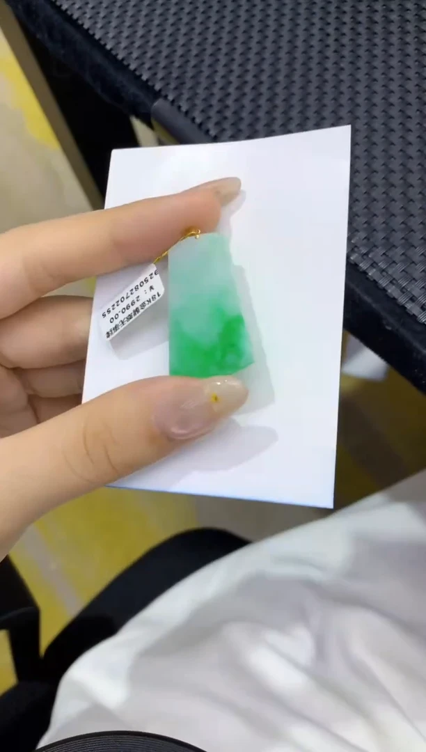 颈饰18K金镶嵌翡翠天然缅甸翡翠A货