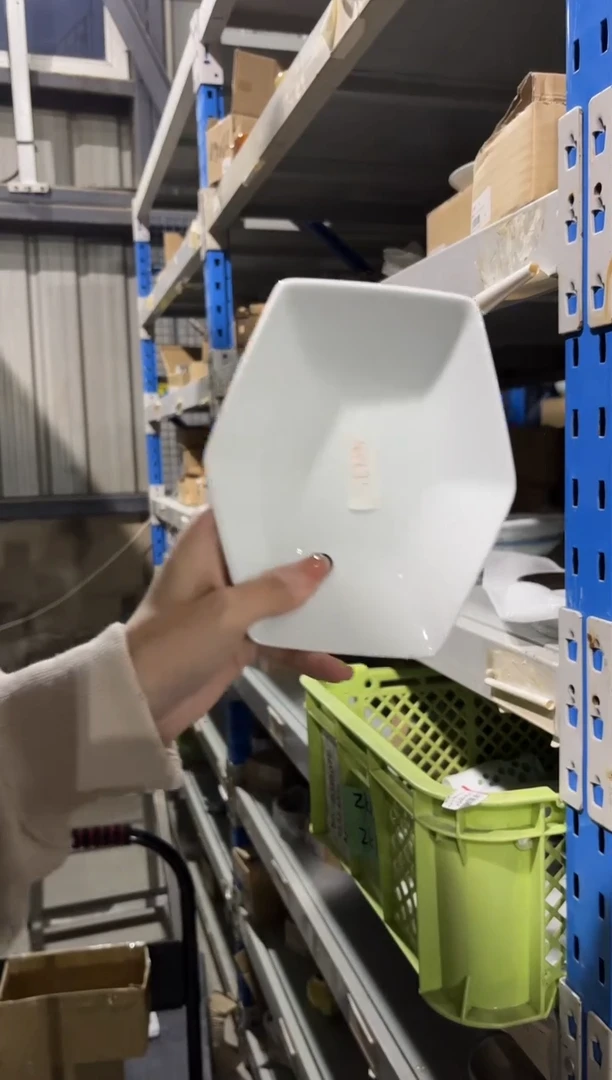 瓷片白山　キッコウ　煮付鉢　白磁