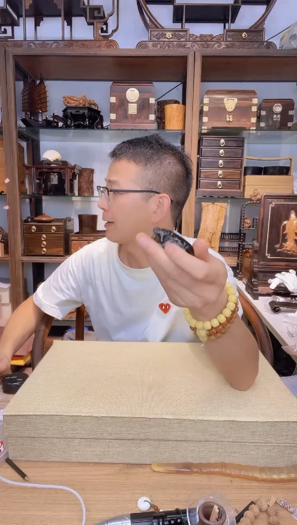 乌木类书架605小六牛手把件22.5克