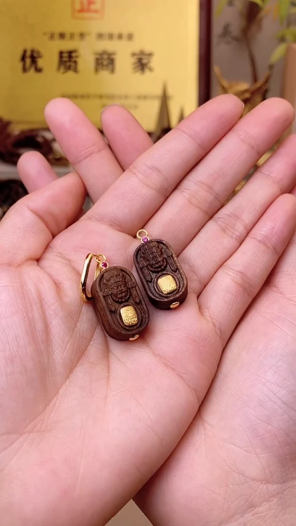 【闪购商品】沉香木吊坠野生芽庄雷料白棋沉水雕刻扎基耳环吊坠一对