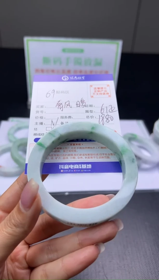 未镶嵌手镯定制翡翠春***暖手镯