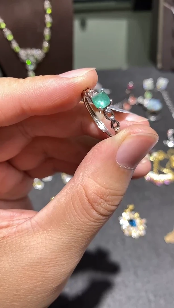 银S925镶嵌戒指祖母绿戒指