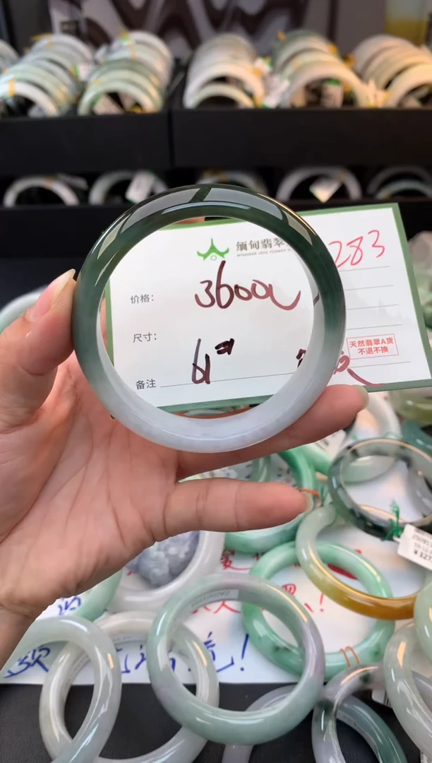 未镶嵌定制翡翠毛货需精细抛光+多人