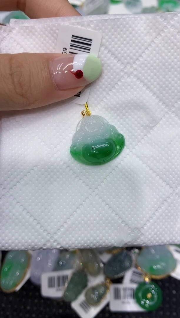 翡翠18K金镶嵌颈饰111111111111