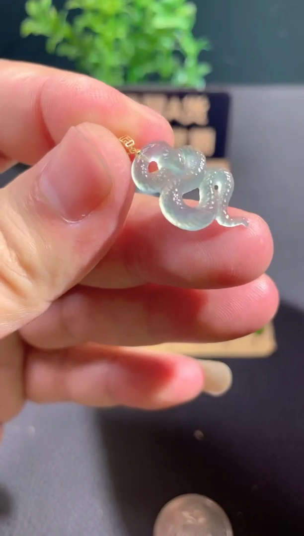 翡翠18K金镶嵌颈饰翡翠