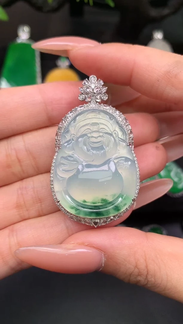 颈饰18K金镶嵌翡翠财神