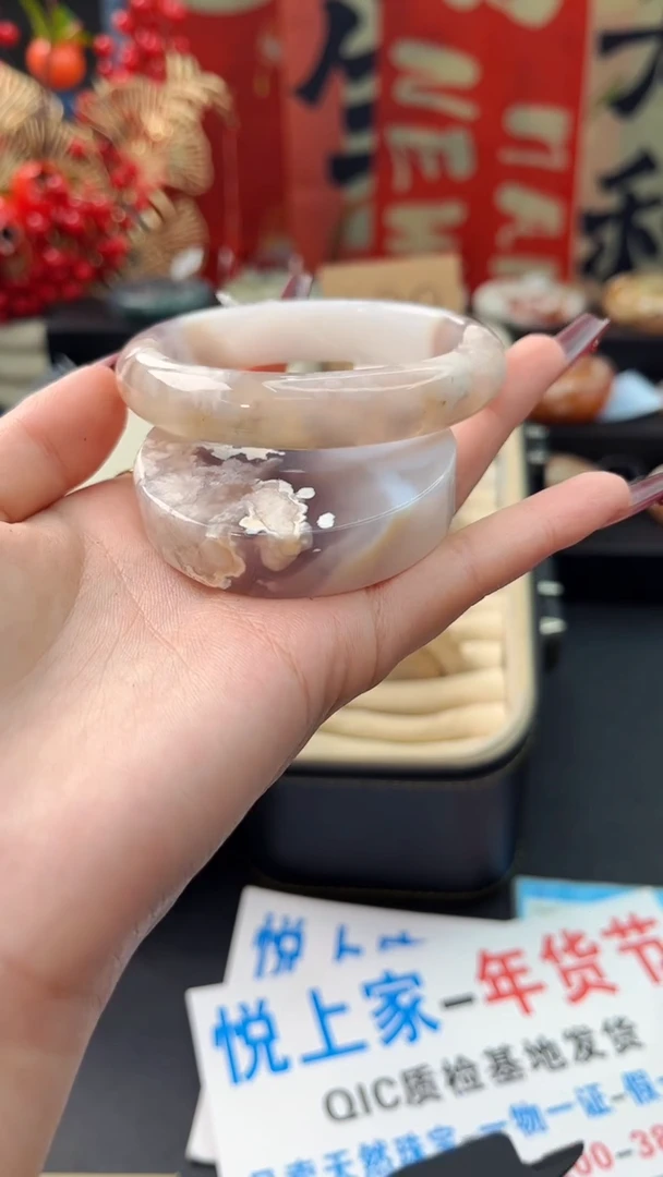 【闪购商品】石英质玉手镯未镶嵌赠送镯心（58圈口