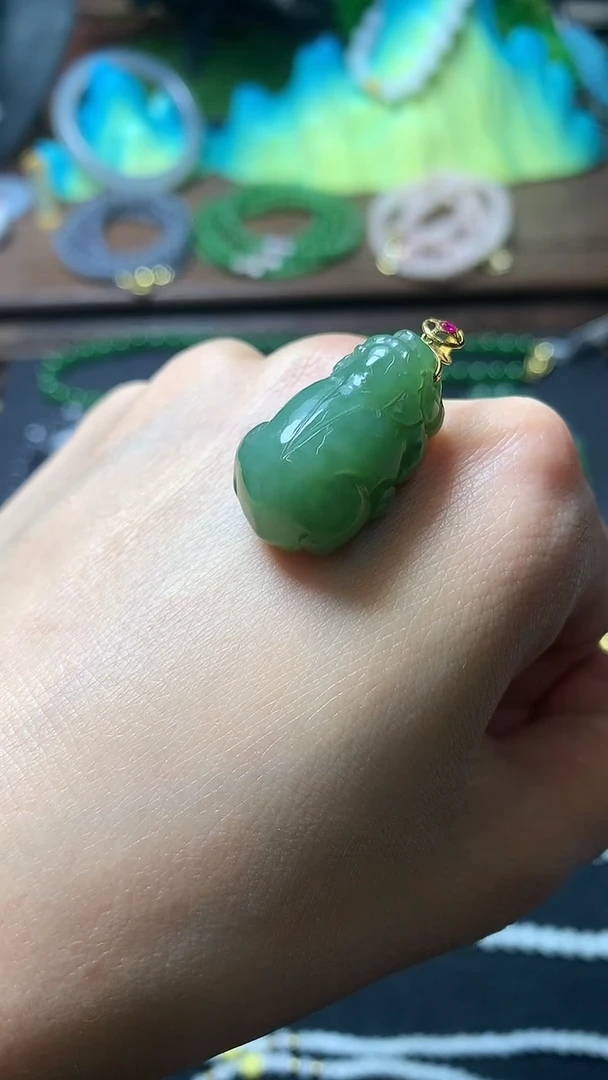 【闪购商品】和田玉吊坠(赠链)18K金镶嵌吊坠