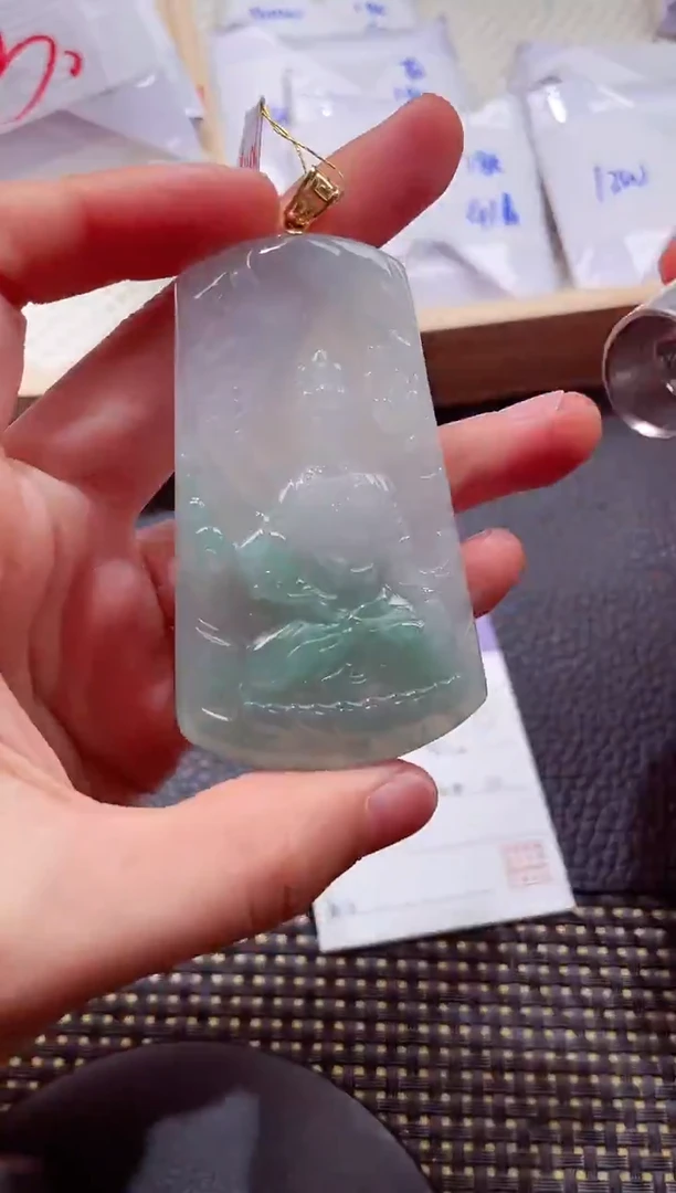 颈饰18K金镶嵌翡翠000111