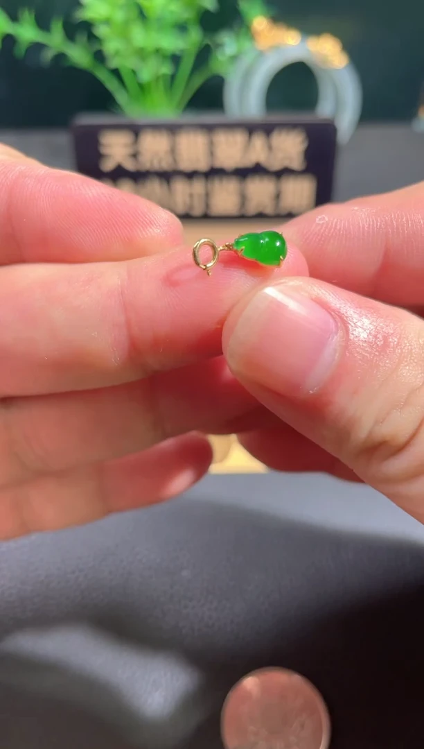翡翠18K金镶嵌颈饰翡翠