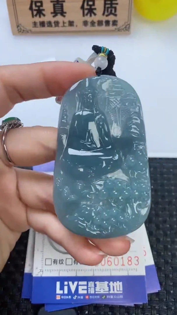 翡翠未镶嵌颈饰