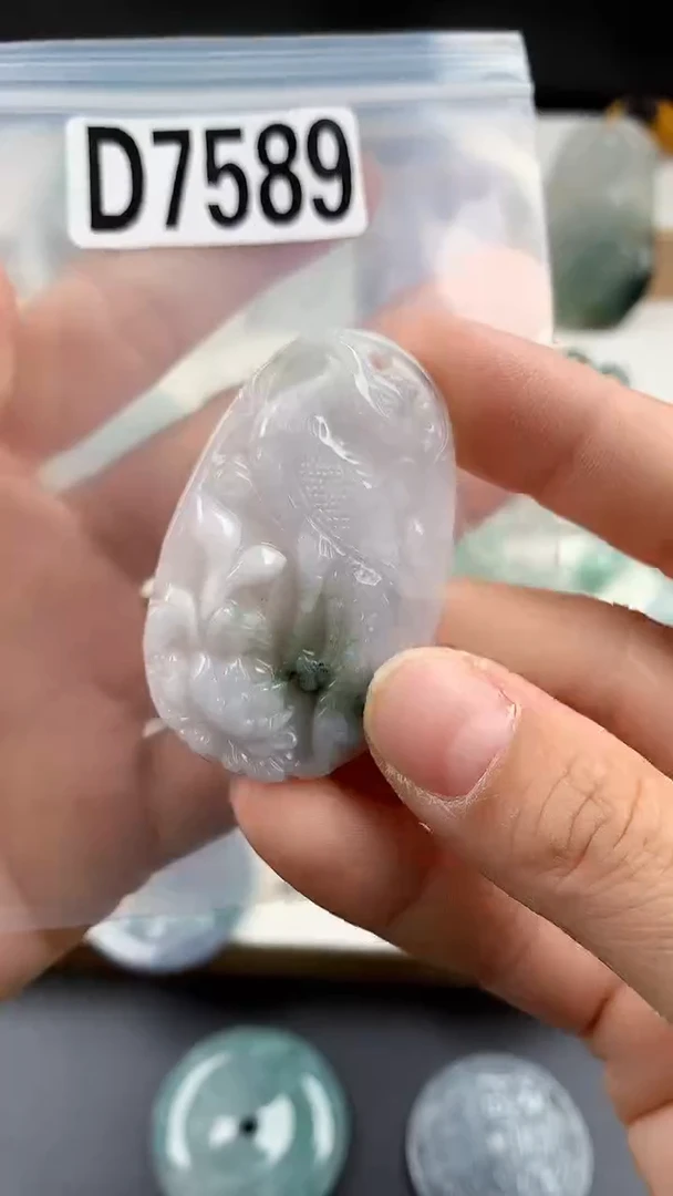 颈饰未镶嵌翡翠天然翡翠吊坠挂件