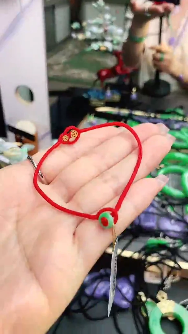 18K金镶嵌手绳翡翠赠礼盒证书