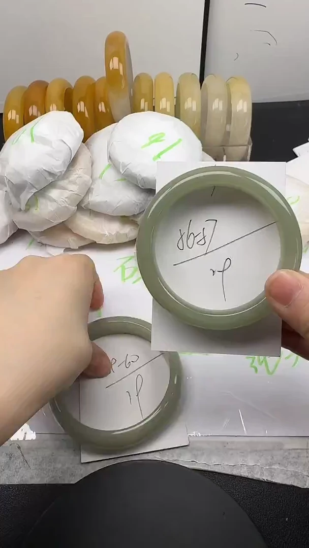 未镶嵌手镯石英质玉4/56-57