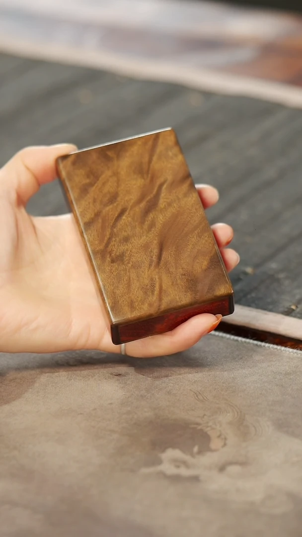 【闪购商品】金丝楠木雕236精工满金丝烟盒-