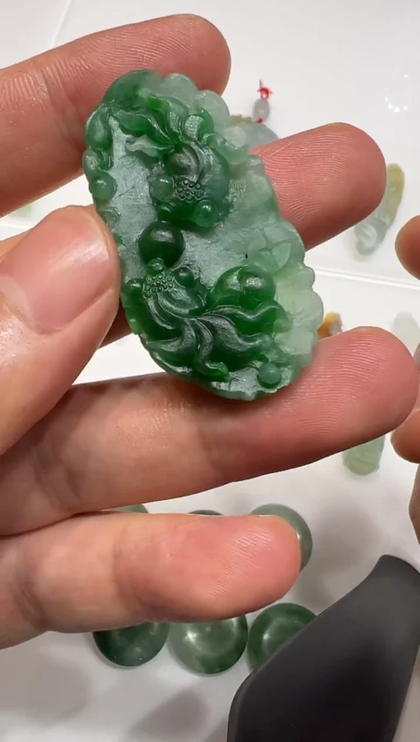 定制翡翠未镶嵌鱼