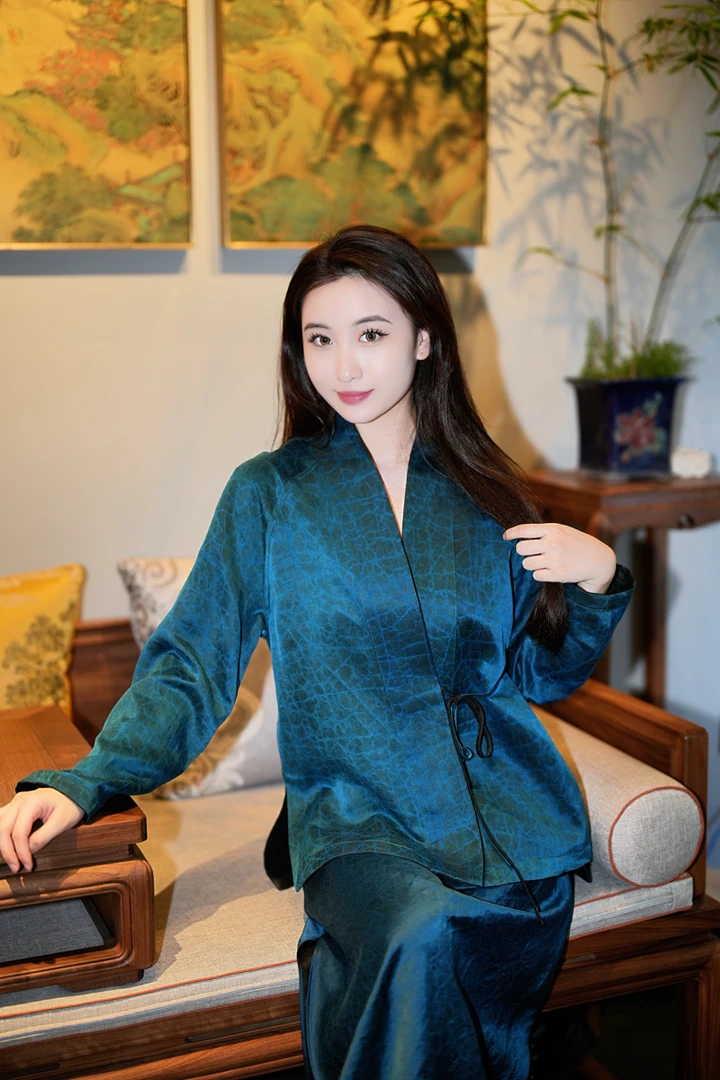 蓝大 重磅龟裂纹双面穿系带外套F8758