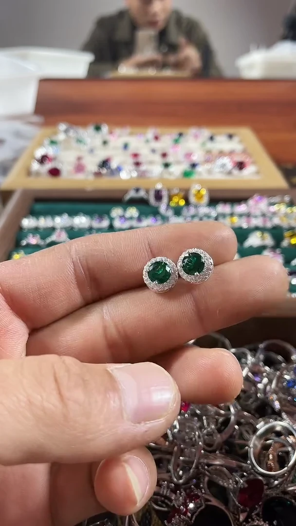 银S925镶嵌合成钻石耳钉