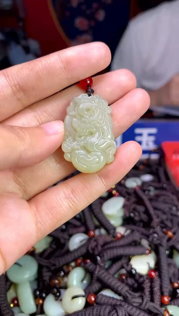 未镶嵌和田玉挂件1