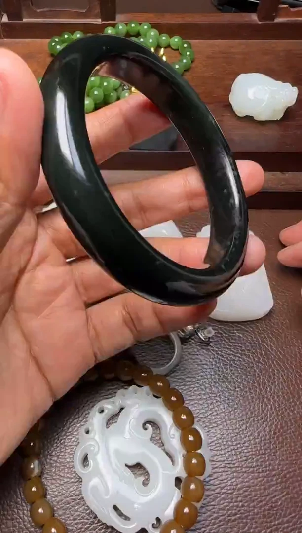 未镶嵌和田玉挂件和田玉青玉手镯