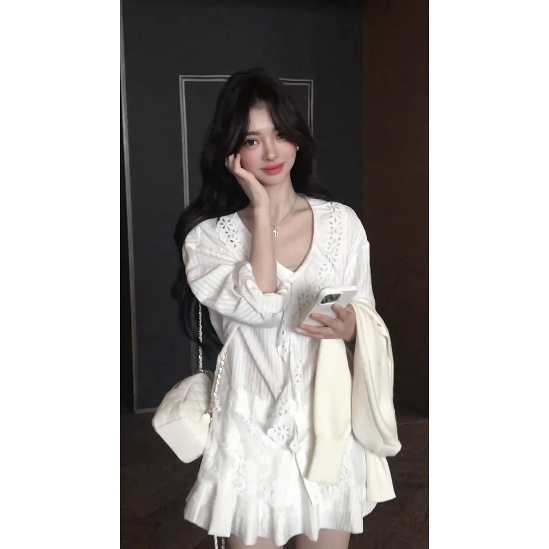 MARIE.COCO设计感v领镂空衬衫上衣女秋季高腰显瘦蓬蓬短裙套装