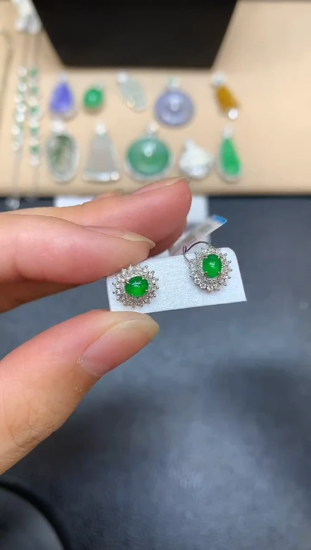 18K金镶嵌翡翠耳饰蛋面【无服务费