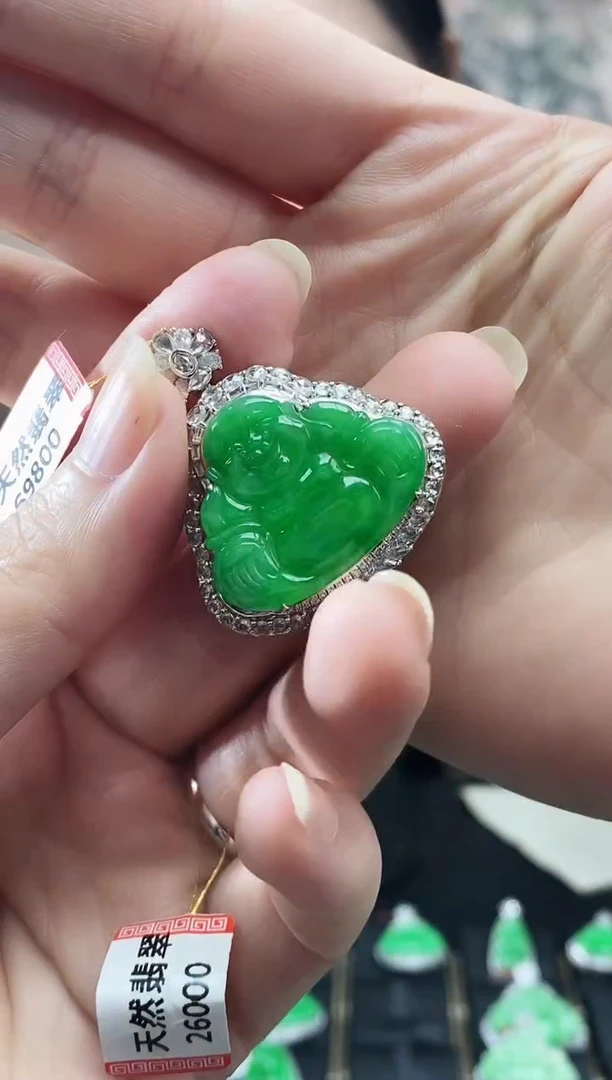 颈饰18K金镶嵌翡翠佛公