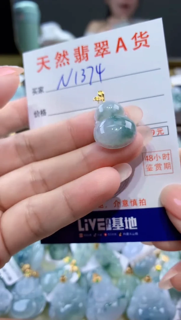 颈饰18K金镶嵌翡翠天然翡翠A货挂件