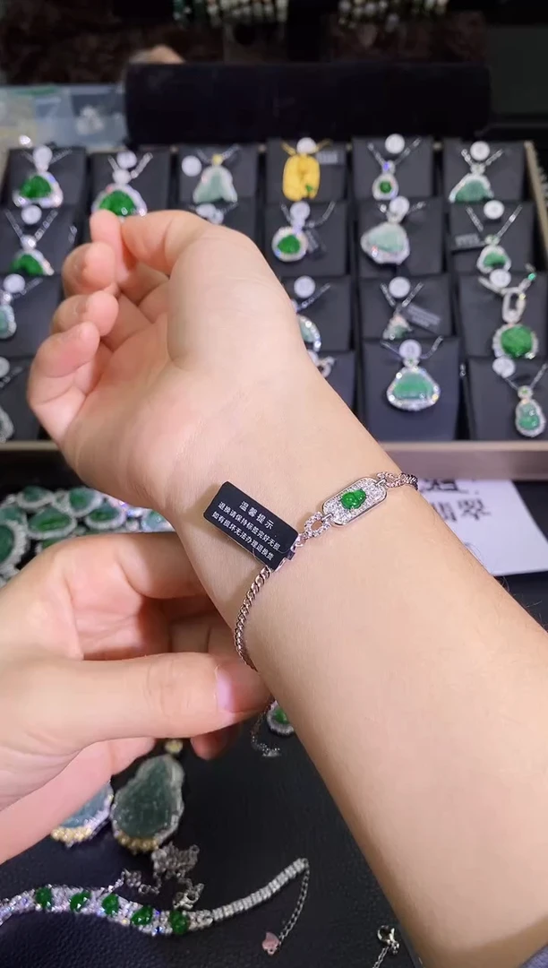 【闪购商品】翡翠手链未镶嵌葫芦牌手链