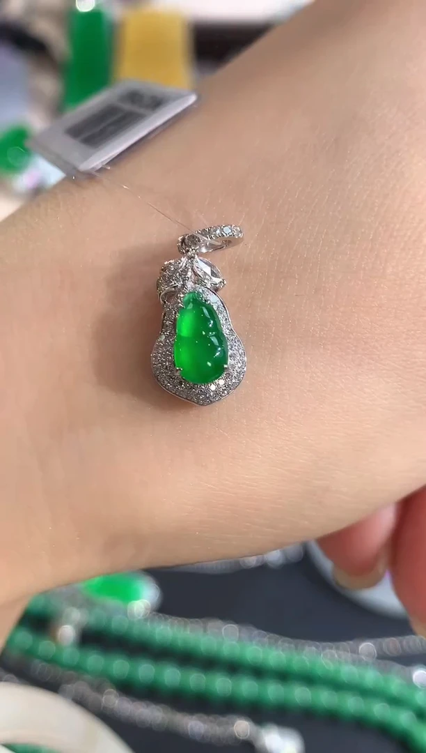 吊坠(不含链)18K金镶嵌翡翠A73